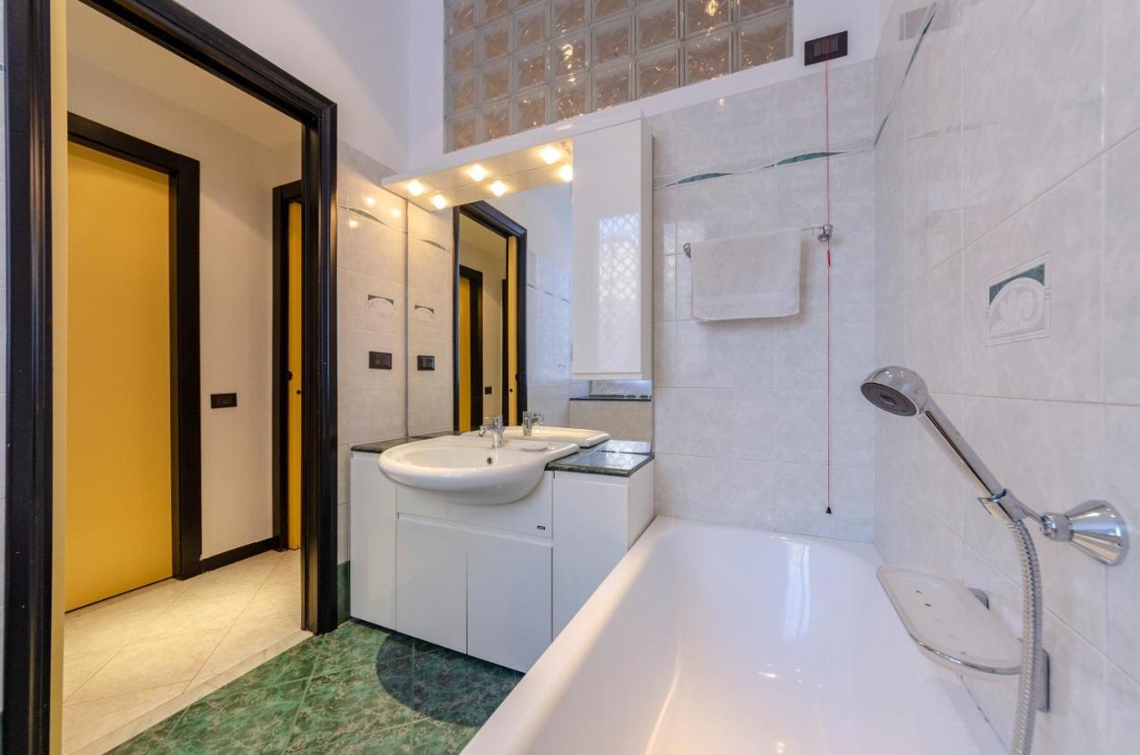 Altido Modern Flat For 6 In The Heart Of Genova Foce Apartman Kültér fotó
